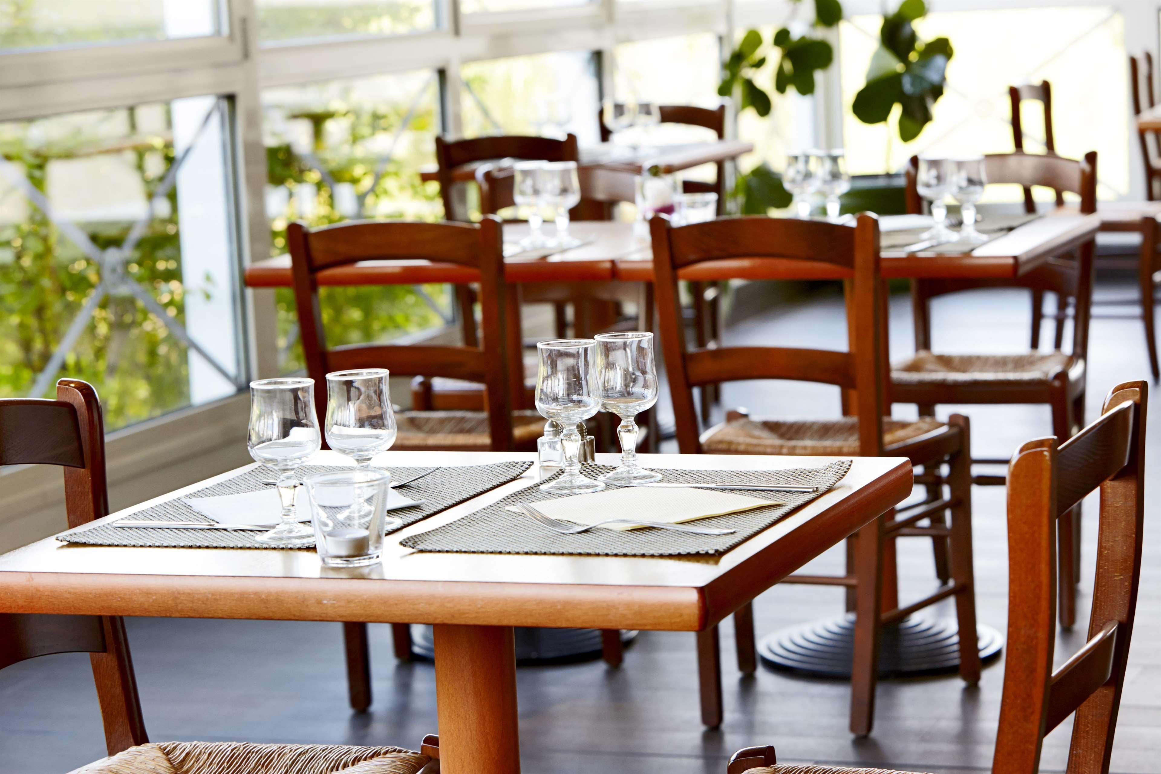 Hotel Restaurant Kyriad Fréjus Exteriér fotografie