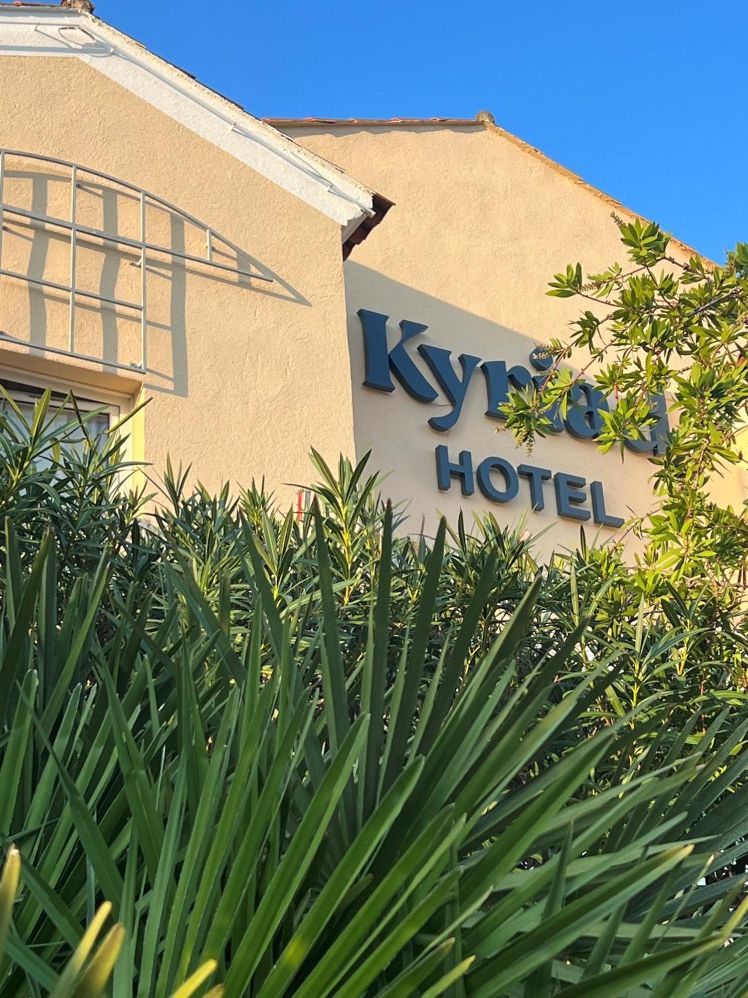 Hotel Restaurant Kyriad Fréjus Exteriér fotografie