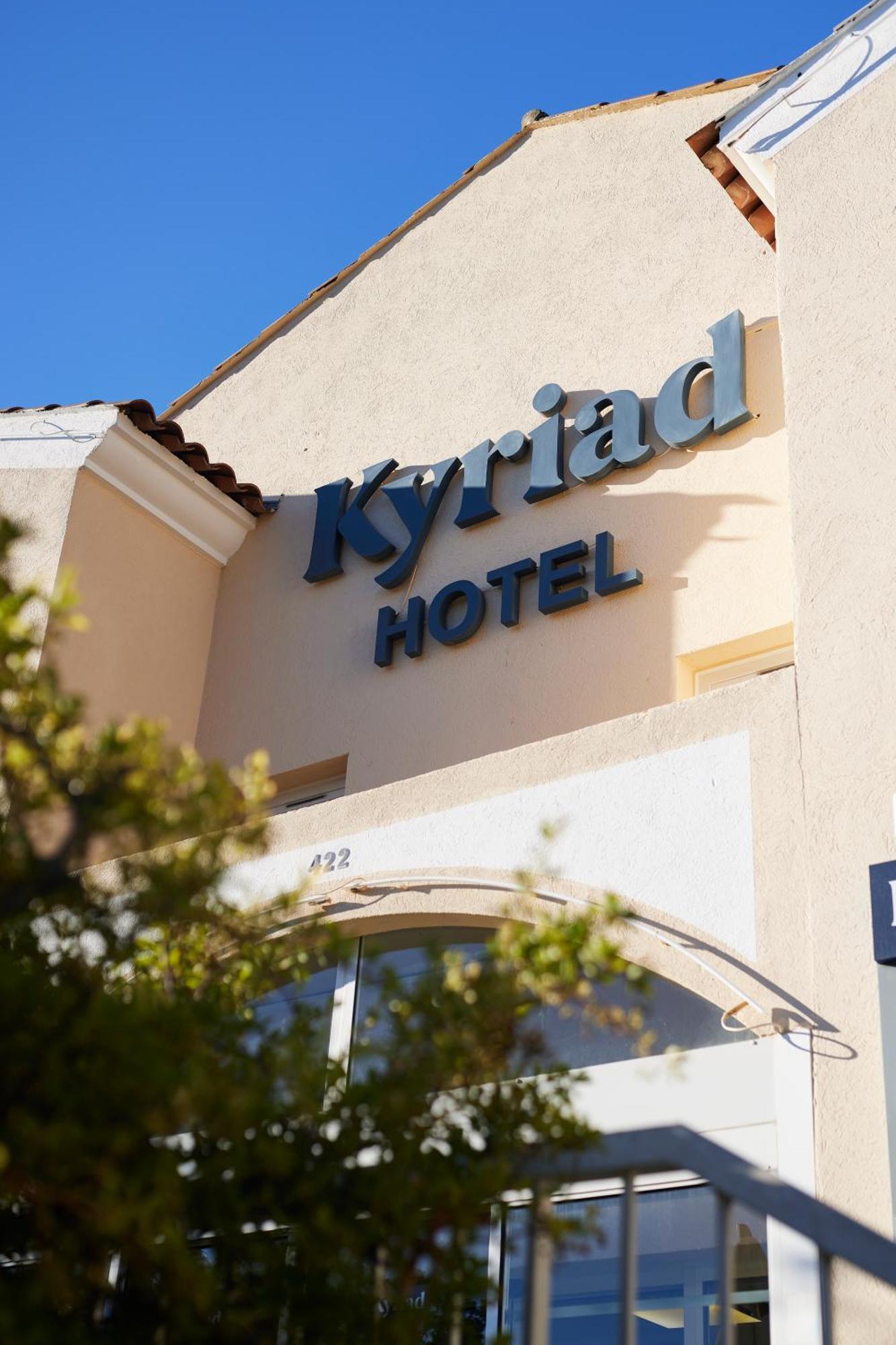 Hotel Restaurant Kyriad Fréjus Exteriér fotografie
