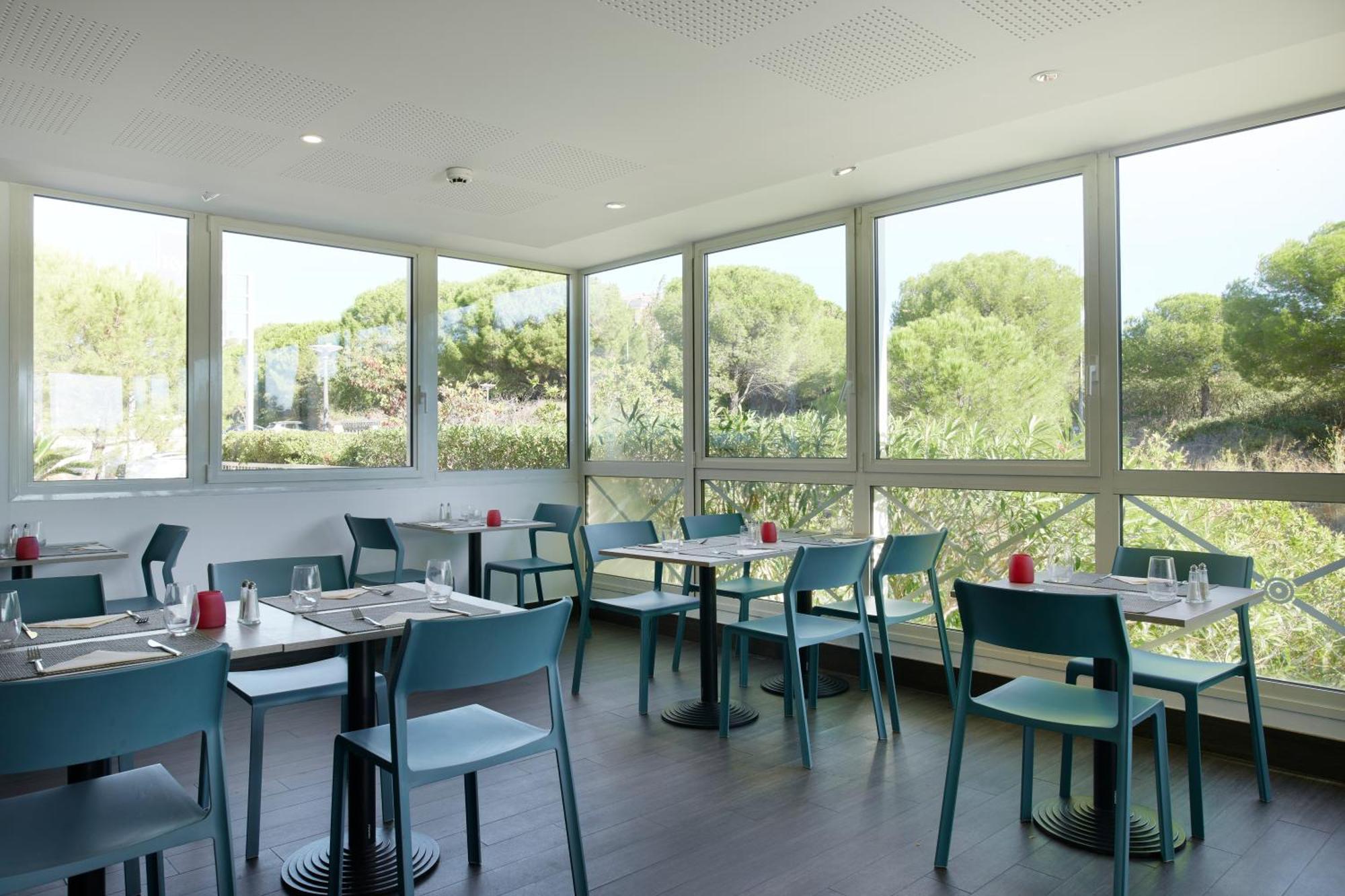 Hotel Restaurant Kyriad Fréjus Exteriér fotografie